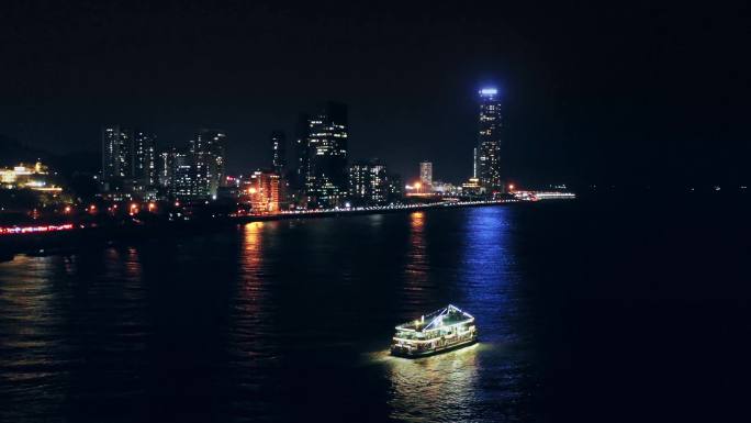 厦门海边沿海城市双子塔旅游游船夜景航拍