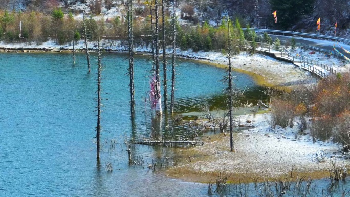 达古冰川山谷达古湖