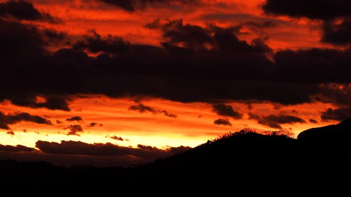 天黑晚霞夜幕降临黄昏天空火烧云自然景观