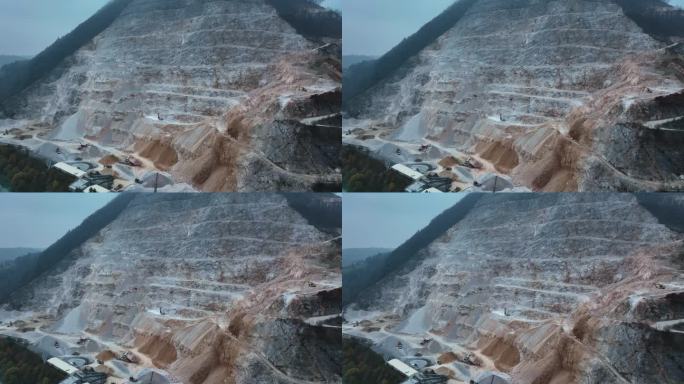 雾蒙蒙的早晨，无人机拍摄的一个大采石场