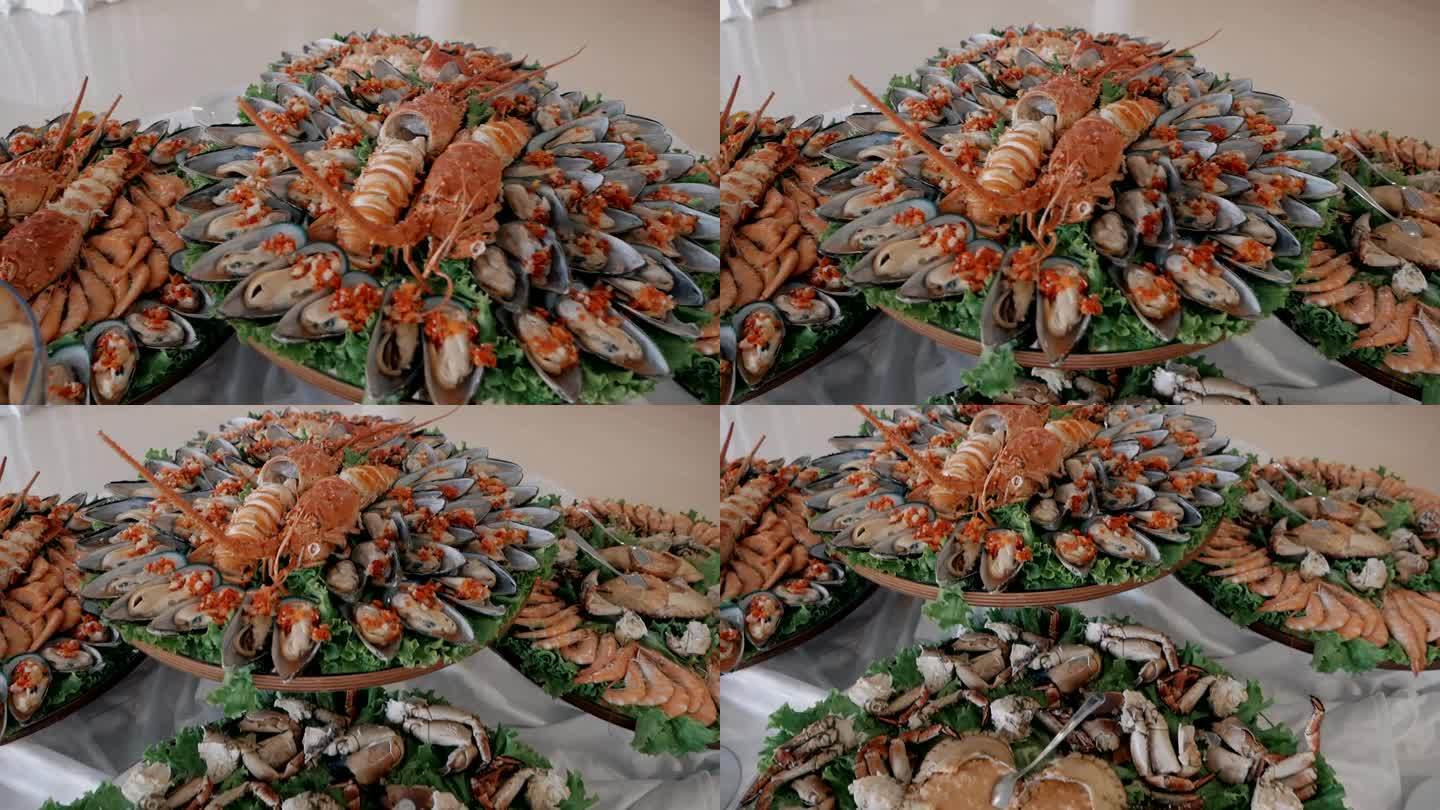 丰盛的海鲜拼盘配龙虾和贻贝