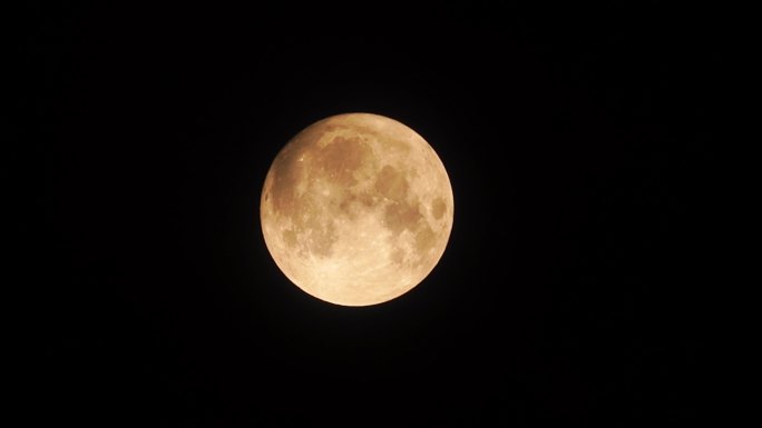 乌云遮住月亮延时乌云遮月月亮慢慢升起来了
