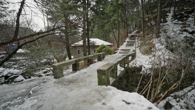 【正版素材】雪天森林石桥庐山8977