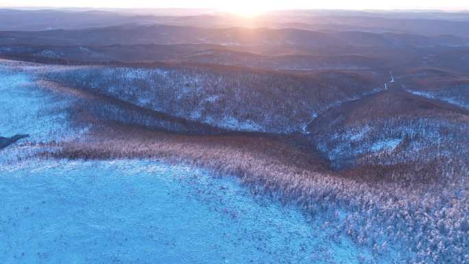 大兴安岭冬季林海雪原夕阳美景