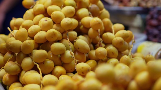 科威特市Al-Mubarakiya集市上出售的新鲜枣子