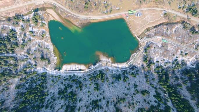 达古冰川山谷达古湖