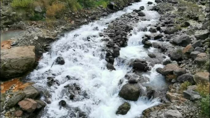 长白山温泉小瀑布近距离慢镜头