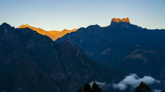 老姆登皇冠山日照金山8k延时摄影3