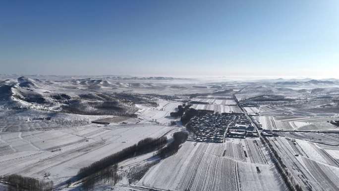 北方下雪后的小山村