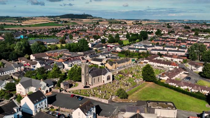 鸟瞰爱尔兰圣玛丽教堂，位于北爱尔兰纽汤纳兹郡