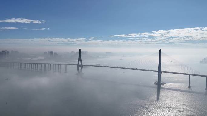 海湾大桥雾天航拍素材