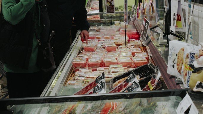 日本超市排队抢购人流人潮