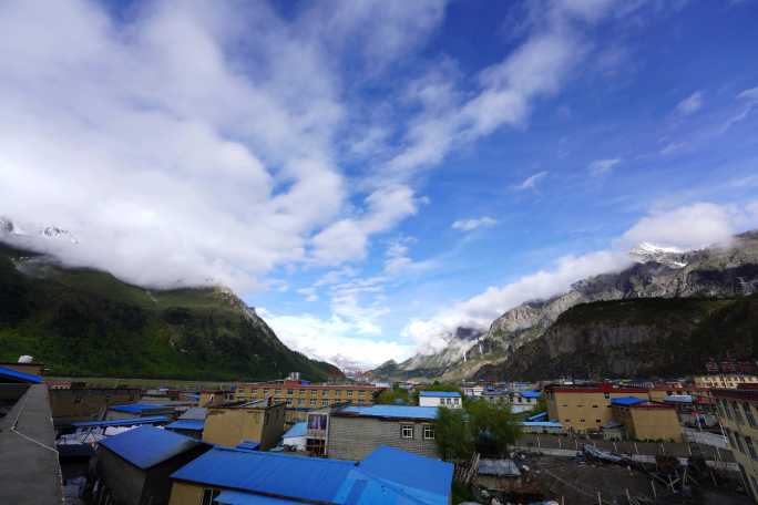 西藏318然乌镇1雪山村庄风光延时