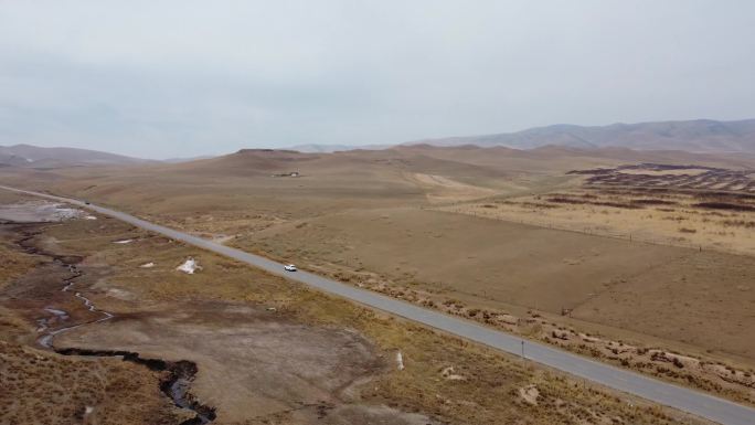 青海湖冬天草原公路航拍