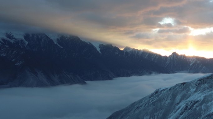 川西 子梅垭口 贡嘎雪山 云海 日出