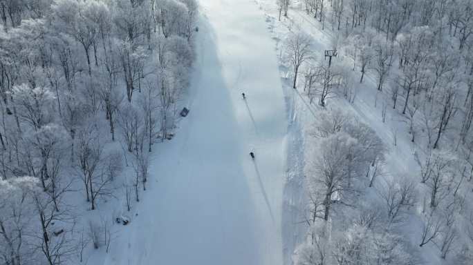 雪场光影滑雪航拍