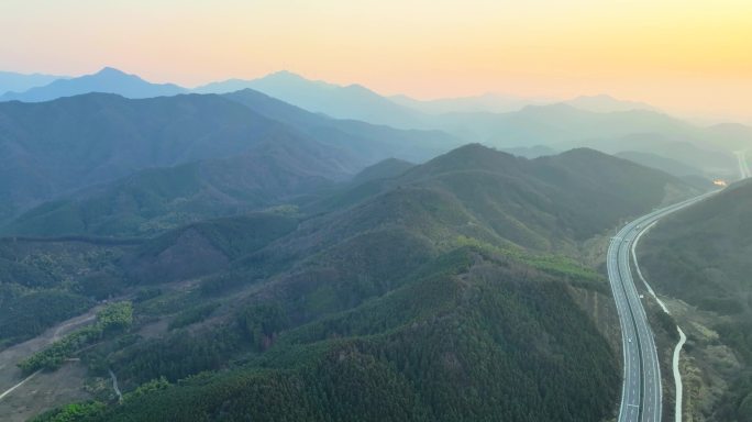 杭瑞高速黄山段安徽省江西省界高速航拍日落