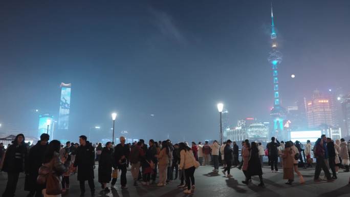 上海外滩夜晚人流