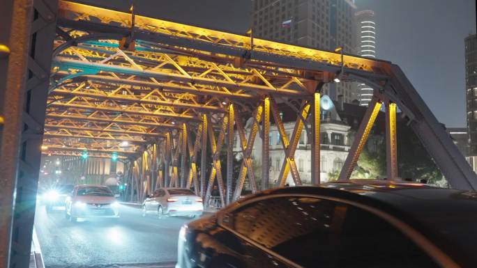 上海外白渡桥夜景车流人流