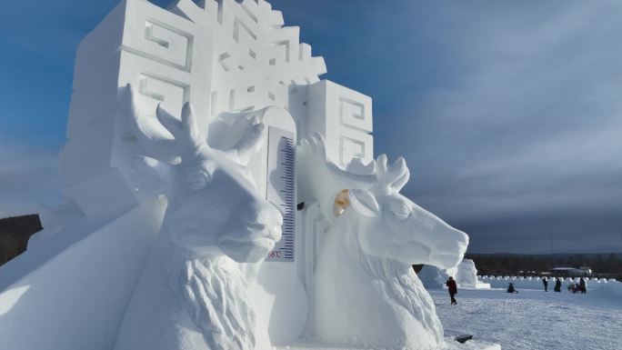 内蒙古敖鲁古雅驯鹿元素精美雪雕