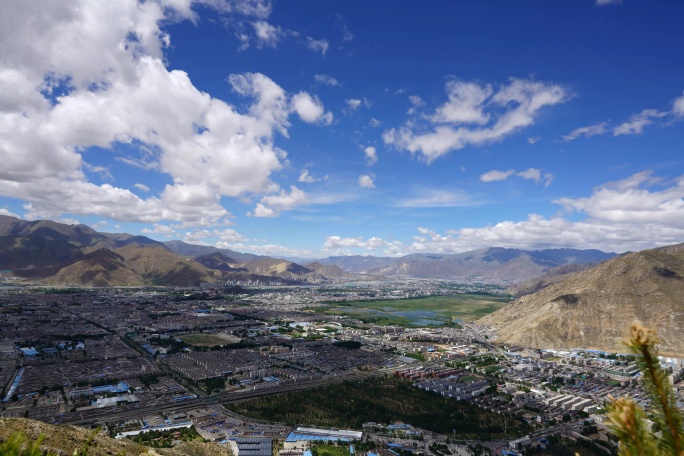 西藏拉萨市后山城市大鸟瞰