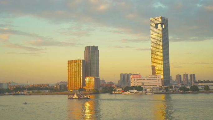 广州珠江边夕阳日落船只港航中心城市建筑