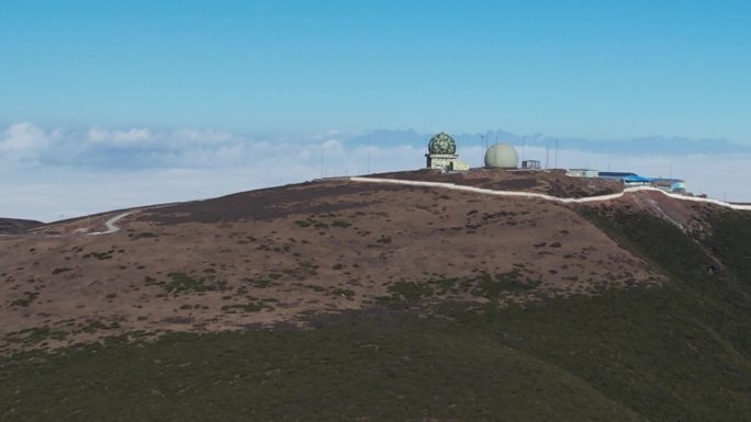 山顶卫星观测天文台云海山峦