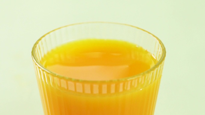 流动的果汁橙汁