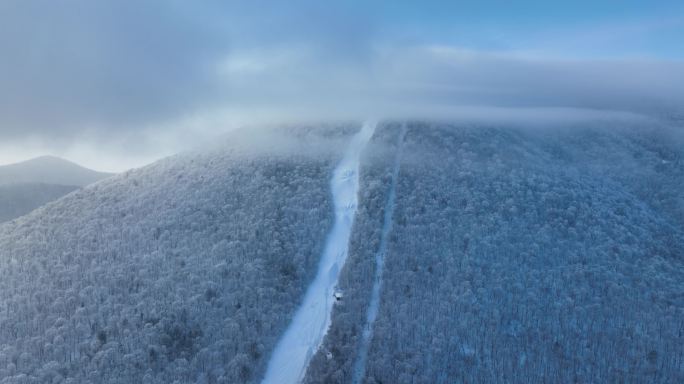 北大湖滑雪场雪景云雾航拍