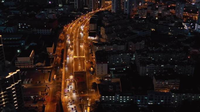 晚上道路灯光车流航拍