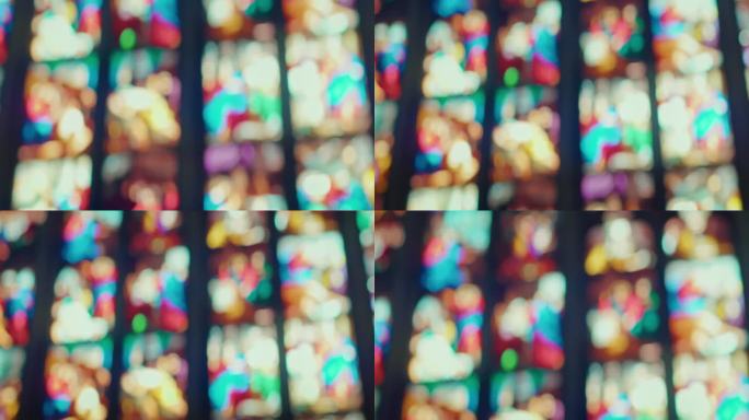 教堂的彩色玻璃窗艺术。大教堂背景模糊。