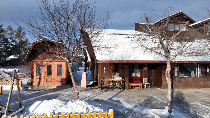 敖鲁古雅鄂温克族猎人民居雪景