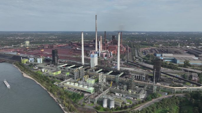 焦化厂航拍于德国杜伊斯堡的金属生产行业。
