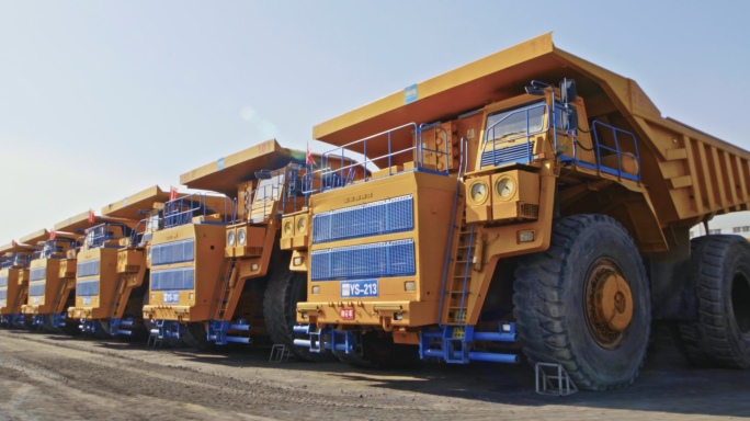 大型运输车矿山卡车大型设备矿石运输车