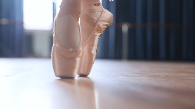 芭蕾舞蹈脚步特写励志努力奋斗