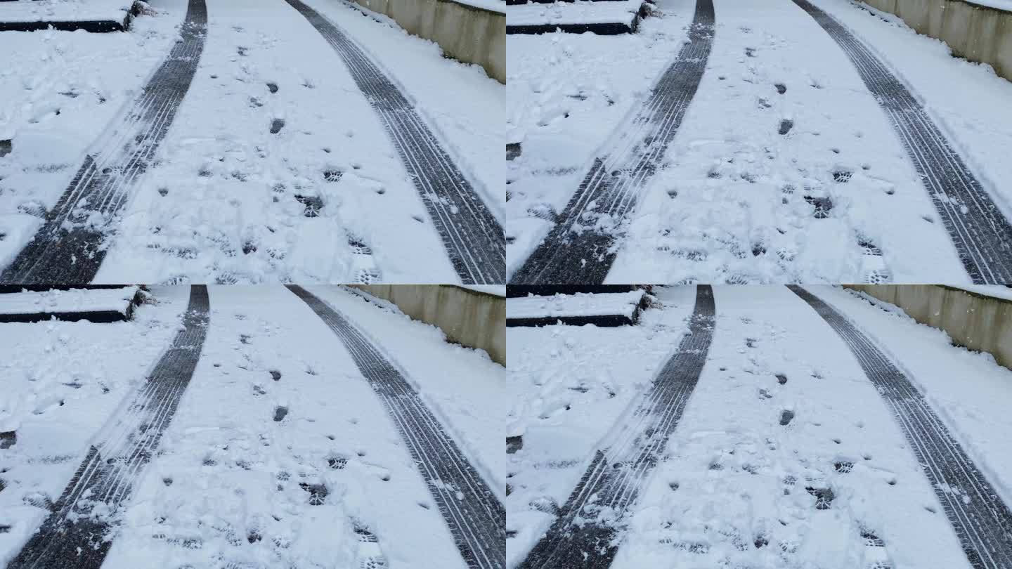 雪天路上的轮胎痕迹