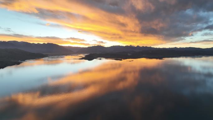 4K西藏阿里地区班公湖日落