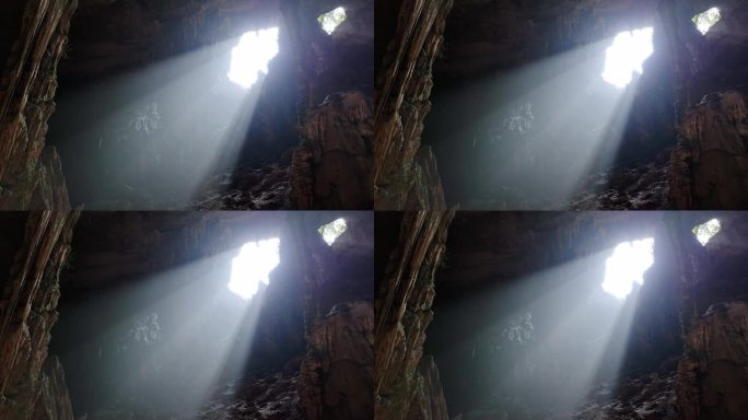 阳光照射进桂林喀斯特溶洞形成丁达尔现象