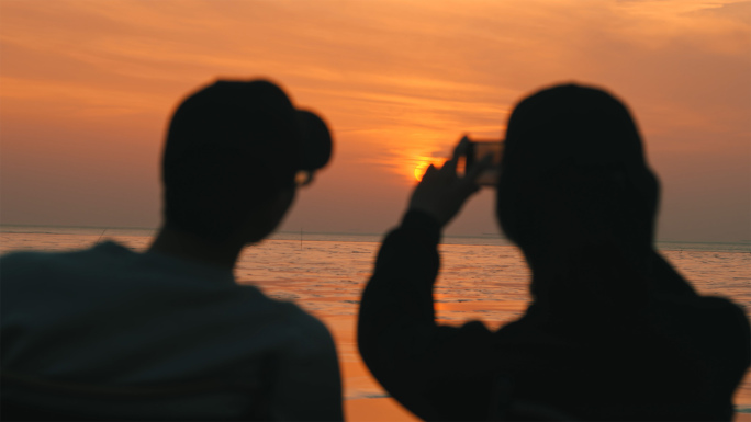 海边露营看日出日落夕阳