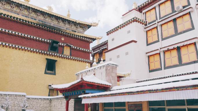 藏传佛教寺院建筑-云南香格里拉松赞林寺