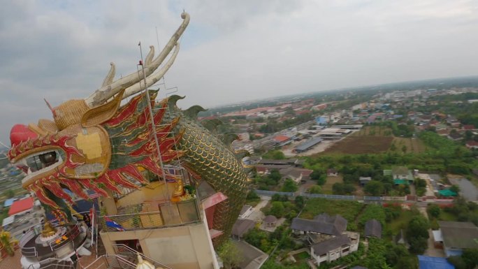 龙庙位于曼谷附近。
