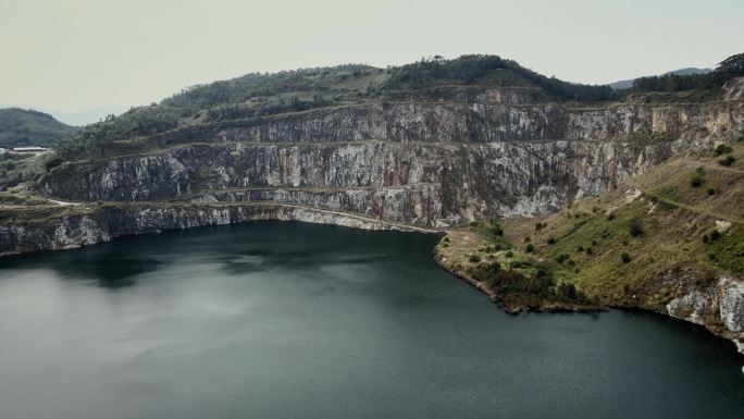 航拍石崖顶天坑湖泊山河山水