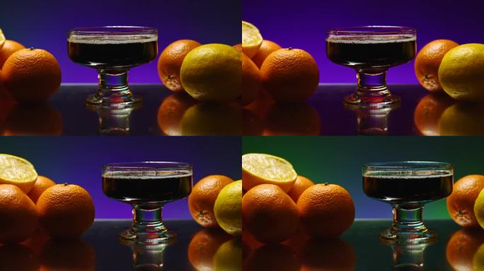 美丽的照明背景。股票剪辑。漂亮宽敞的杯子里放着酒精饮料，背景是橘子和橘子。高品质4k画面