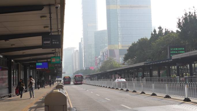 4K实拍广州天河路体育中心BRT公交车流
