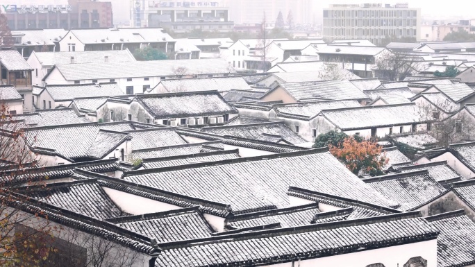 古镇雪景下雪天白墙黑瓦湖州小西街航拍