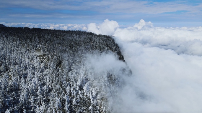 航拍瓦屋山雪景