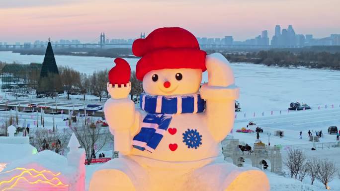 中国黑龙江哈尔滨外滩码头大雪人航拍合集