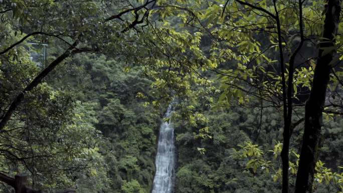 大自然山间的瀑布溪流山洞山体