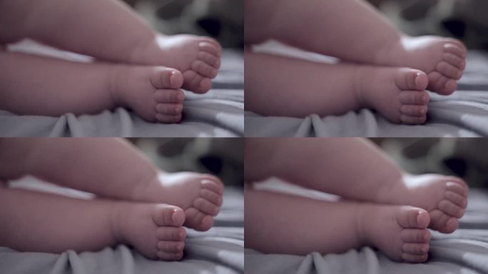 宝宝安静地睡觉，选择性地把注意力放在脚上