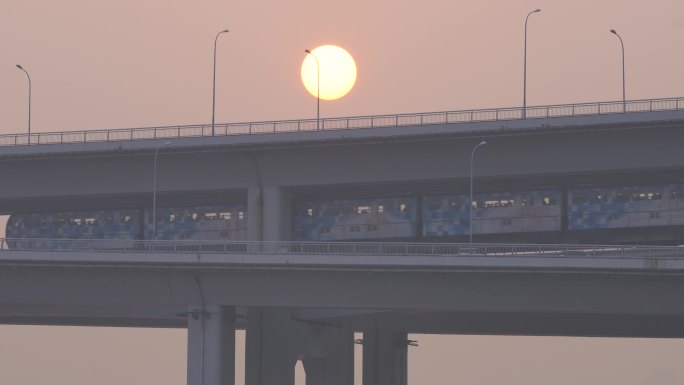 夕阳下的重庆地铁3号线